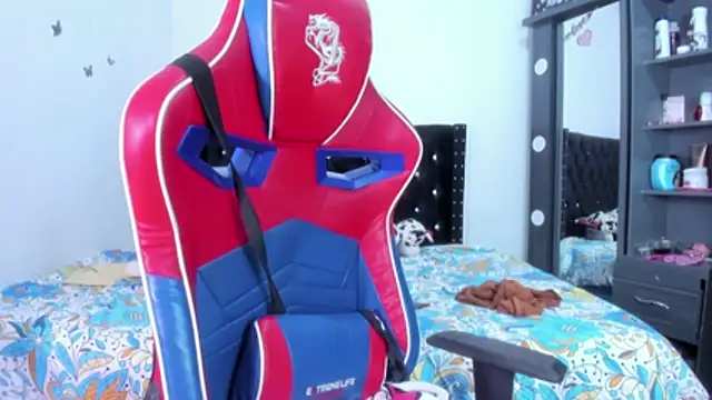 Snapshot of BellaKarla chatting on July 9, 12:09 pm BellaKarla online show from July 9, 12:09 pm