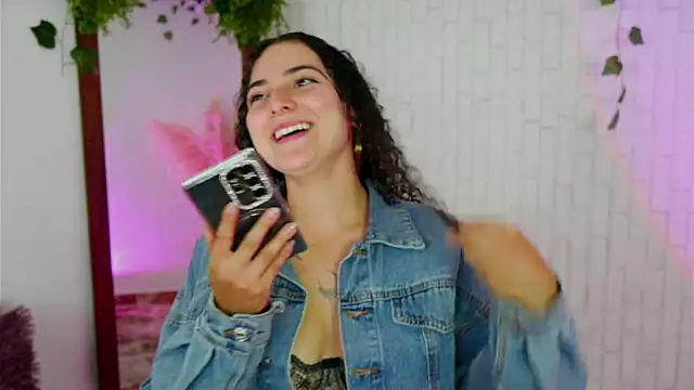 Snapshot of merida_bell18 chatting on September 27, 11:10 pm merida bell18 online show from September 27, 11:10 pm