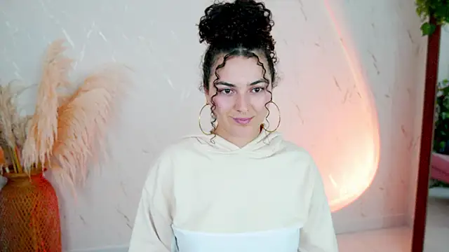 Snapshot of merida_bell18 chatting on February 20, 12:07 am merida bell18 online show from February 20, 12:07 am