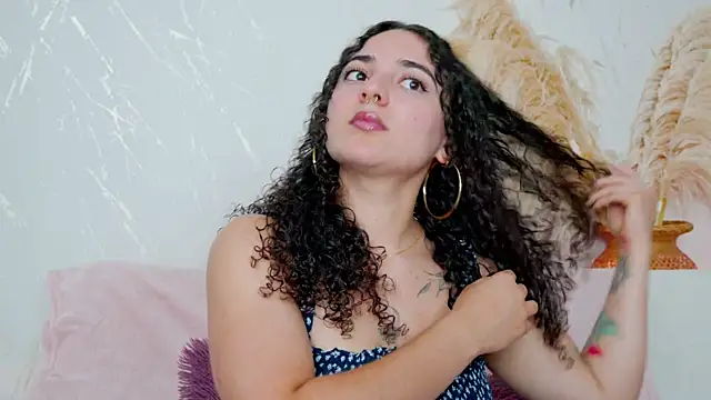 Snapshot of merida_bell18 chatting on June 15, 12:46 am merida bell18 online show from June 15, 12:46 am