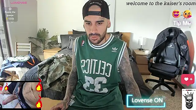 Snapshot of kaiser679_ chatting on September 10, 4:40 pm kaiser679 online show from September 10, 4:40 pm