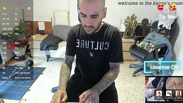 kaiser679  online show from April 24, 7:27 pm