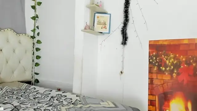 Snapshot of khalyn_jenner chatting on December 22, 10:04 pm khalyn jenner online show from December 22, 10:04 pm