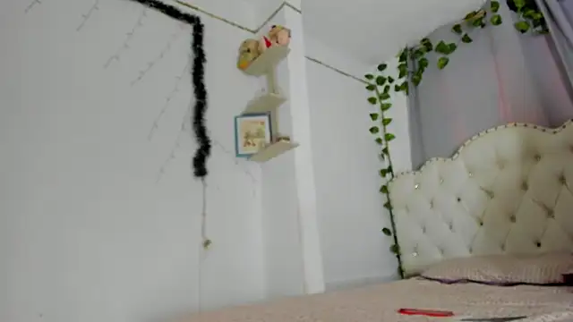 Snapshot of khalyn_jenner chatting on January 27, 10:27 pm khalyn jenner online show from January 27, 10:27 pm