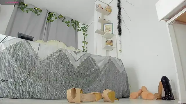 Snapshot of khalyn_jenner chatting on February 15, 9:59 pm khalyn jenner online show from February 15, 9:59 pm