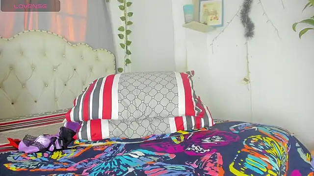 Snapshot of khalyn_jenner chatting on September 12, 10:21 pm khalyn jenner online show from September 12, 10:21 pm