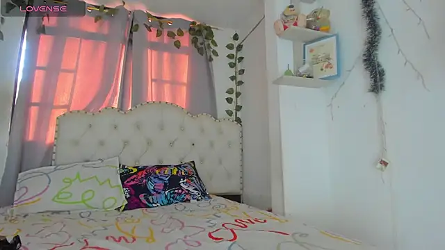 Snapshot of khalyn_jenner chatting on September 23, 9:51 pm khalyn jenner online show from September 23, 9:51 pm