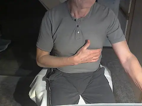 kiam471 online show from December 10, 11:08 pm