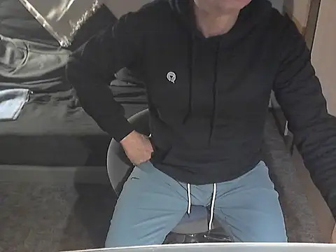 kiam471 online show from March 21, 9:45 pm