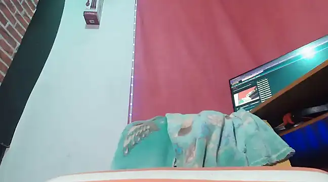 Snapshot of paulavletina21 chatting on February 18, 1:00 pm paulavletina21 online show from February 18, 1:00 pm