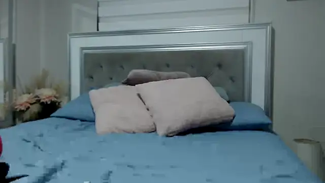 Snapshot of Doll_Loren chatting on February 9, 12:17 am Doll Loren online show from February 9, 12:17 am