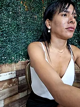 Snapshot of Doll_Loren chatting on February 25, 4:21 pm Doll Loren online show from February 25, 4:21 pm
