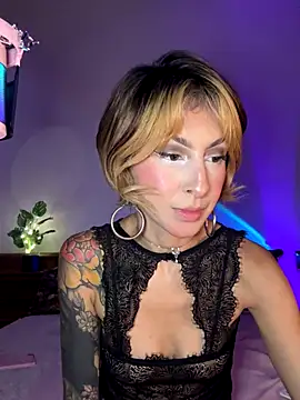 Snapshot of Cinamoonn chatting on September 23, 8:34 pm Cinamoonn online show from September 23, 8:34 pm