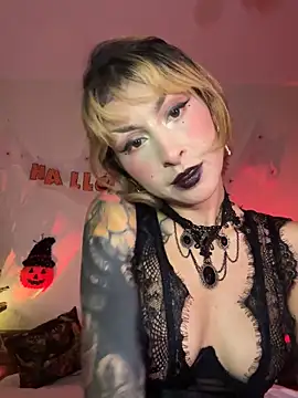Snapshot of Cinamoonn chatting on October 15, 8:31 pm Cinamoonn online show from October 15, 8:31 pm