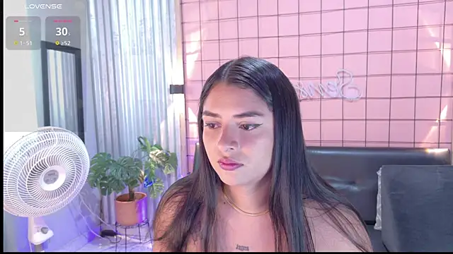 mensia hernandz online show from October 3, 1:30 pm