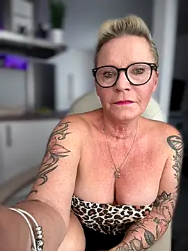 German Milf online show from October 17, 1:14 pm