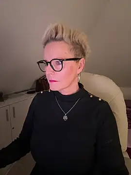 German Milf online show from December 22, 2:58 pm