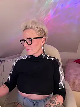 German Milf online show from April 14, 12:33 pm