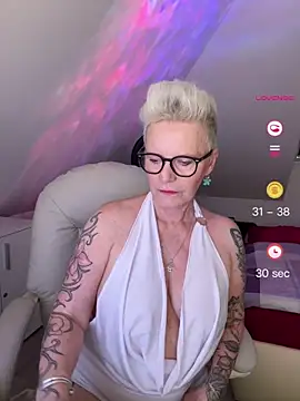 German Milf online show from May 30, 12:46 pm
