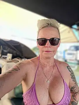 German Milf online show from June 17, 9:34 am