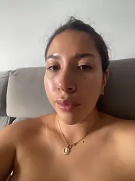 Snapshot of daniela_henao chatting on May 26, 9:44 pm daniela henao online show from May 26, 9:44 pm