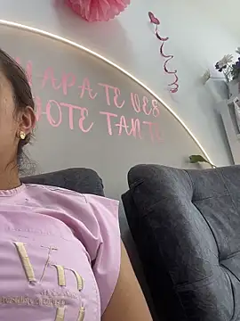 Snapshot of daniela_henao chatting on May 28, 4:37 pm daniela henao online show from May 28, 4:37 pm