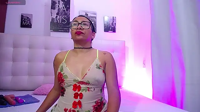 hornywife  online show from March 12, 12:47 pm