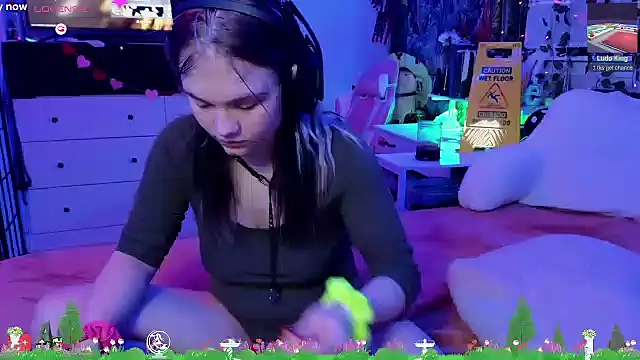 Cutiepiespanks online show from March 5, 1:06 pm