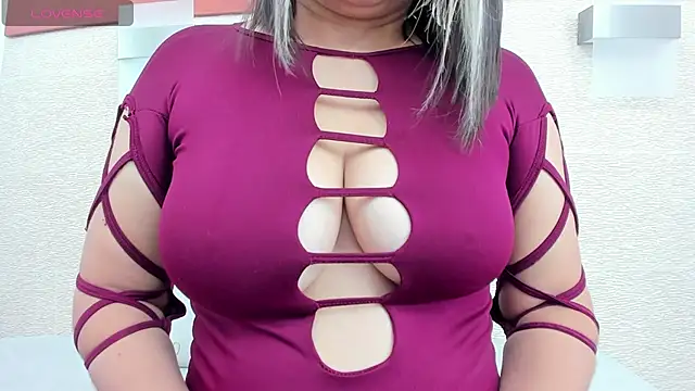 Snapshot of allice_green chatting on March 21, 1:24 am allice green online show from March 21, 1:24 am