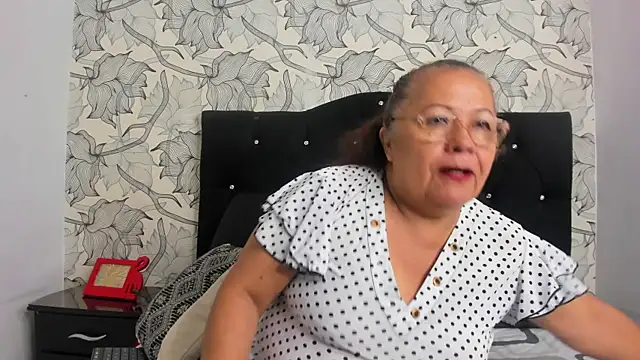 Keira Lennox online show from December 15, 11:47 am