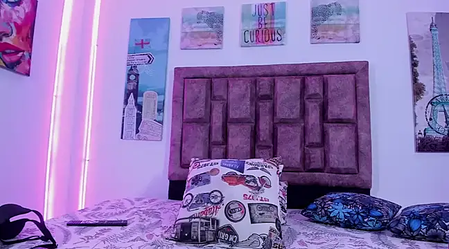 NaughtyAnaa online show from December 28, 12:36 am