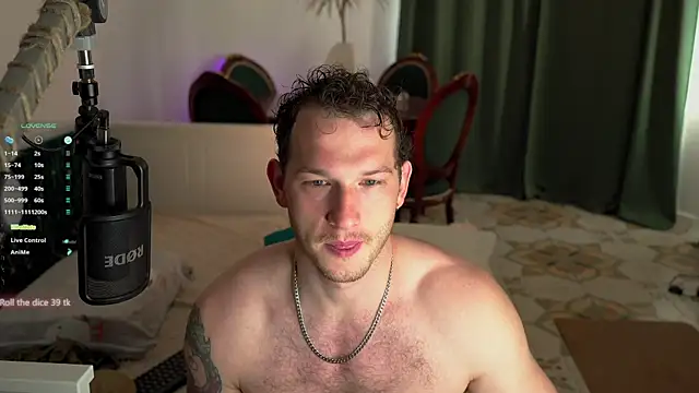 Snapshot of VIktorSecret chatting on July 9, 4:27 am VIktorSecret online show from July 9, 4:27 am