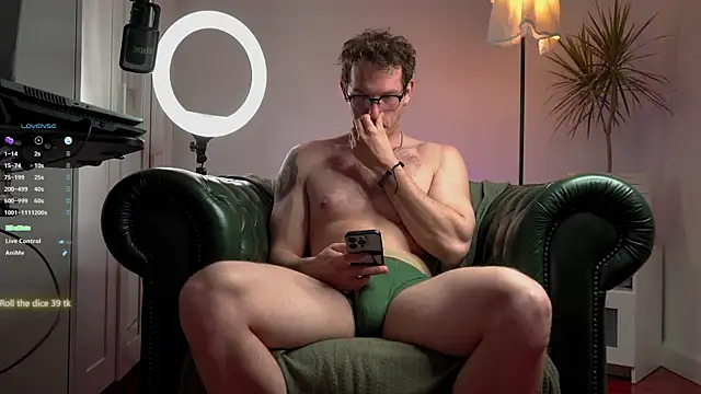 Snapshot of VIktorSecret chatting on July 27, 2:40 am VIktorSecret online show from July 27, 2:40 am