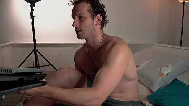Snapshot of VIktorSecret chatting on August 1, 4:23 am VIktorSecret online show from August 1, 4:23 am