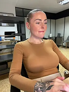 EmaSalis online show from February 1, 4:22 pm