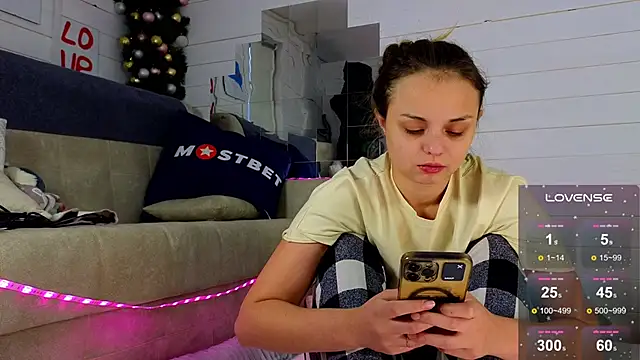 Snapshot of Misss_Vikk chatting on December 12, 10:24 am Misss Vikk online show from December 12, 10:24 am