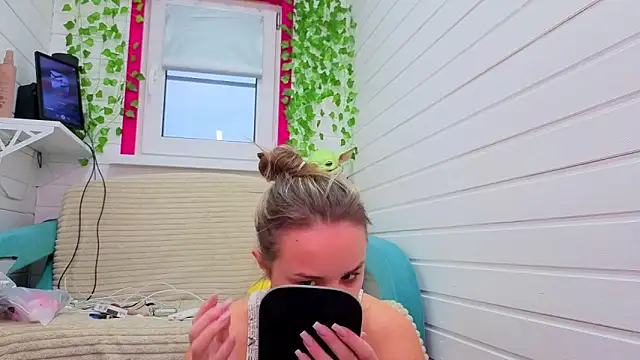 Misss Vikk online show from November 20, 6:35 am