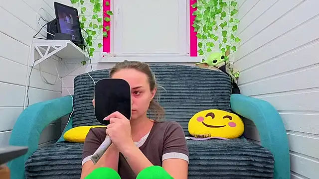 Misss Vikk online show from December 1, 7:35 am