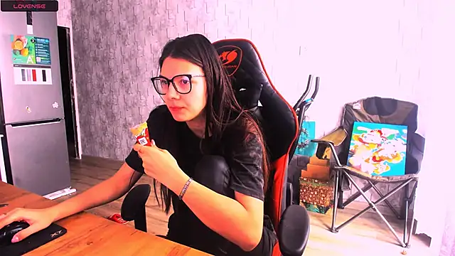 MollyLollipop online show from March 11, 4:43 am