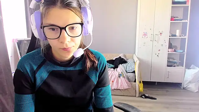 MollyLollipop online show from October 16, 4:46 am