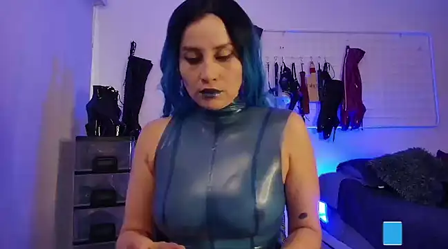 Snapshot of mylatexpleasure chatting on January 17, 7:49 pm mylatexpleasure online show from January 17, 7:49 pm