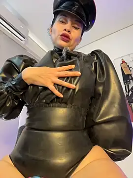 Snapshot of mylatexpleasure chatting on October 20, 7:14 pm mylatexpleasure online show from October 20, 7:14 pm