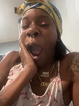 Snapshot of mscheeeexs chatting on April 8, 11:43 am mscheeeexs online show from April 8, 11:43 am