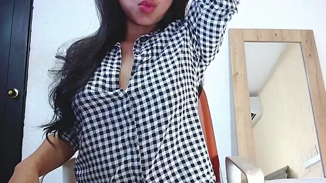 Snapshot of Sweet_baby_hellen chatting on January 22, 3:52 am Sweet baby hellen online show from January 22, 3:52 am