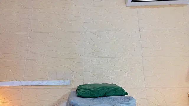 Snapshot of Sweet_baby_hellen chatting on March 14, 4:10 am Sweet baby hellen online show from March 14, 4:10 am