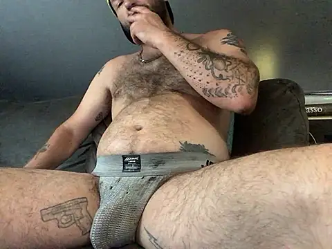 Snapshot of GhetTOfag_ chatting on July 4, 9:32 pm GhetTOfag online show from July 4, 9:32 pm