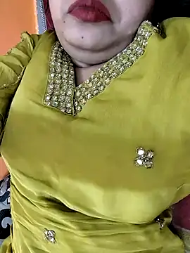 Snapshot of BigBustyRuhi chatting on April 1, 8:04 am BigBustyRuhi online show from April 1, 8:04 am