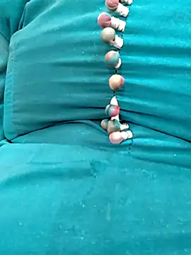 Snapshot of BigBustyRuhi chatting on April 4, 7:28 am BigBustyRuhi online show from April 4, 7:28 am