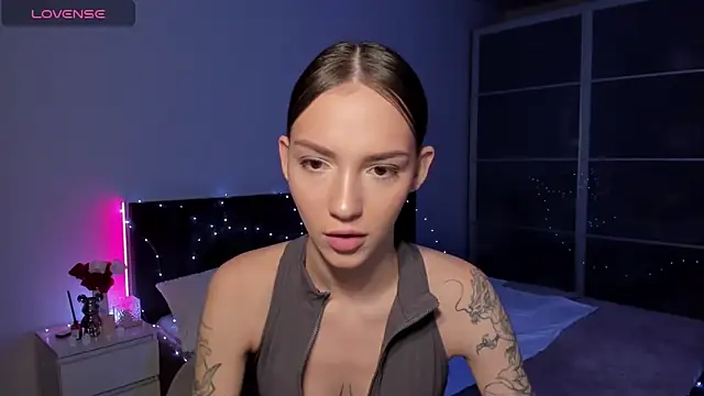 Snapshot of SophieCatty chatting on March 25, 4:18 am SophieCatty online show from March 25, 4:18 am