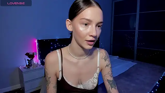 Snapshot of SophieCatty chatting on March 28, 12:10 am SophieCatty online show from March 28, 12:10 am
